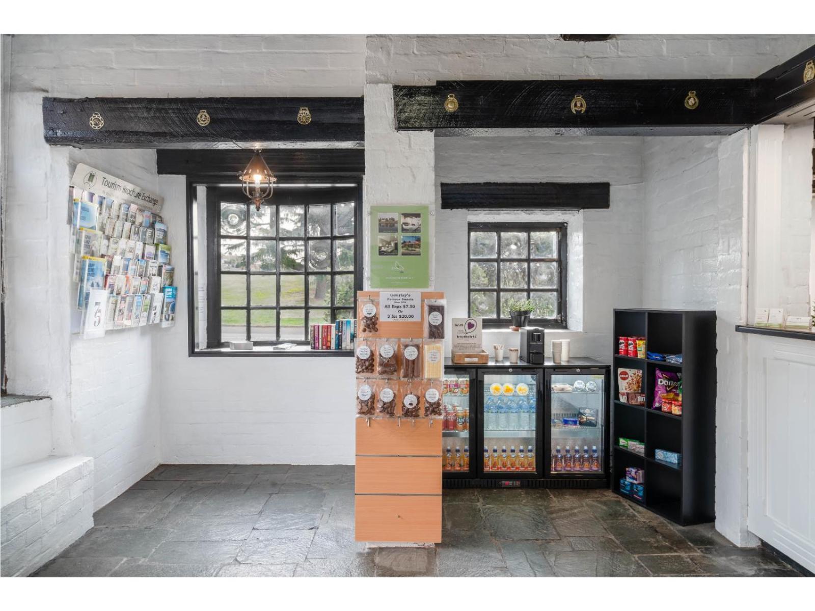 皮尼皇家休闲酒店和公寓 朗塞斯顿 外观 照片